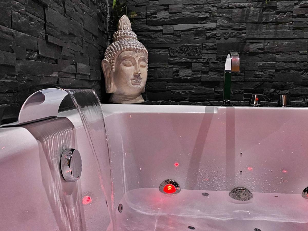 Suite Jacuzzi Privatif Plage Des Catalans Marseille Eksteriør billede