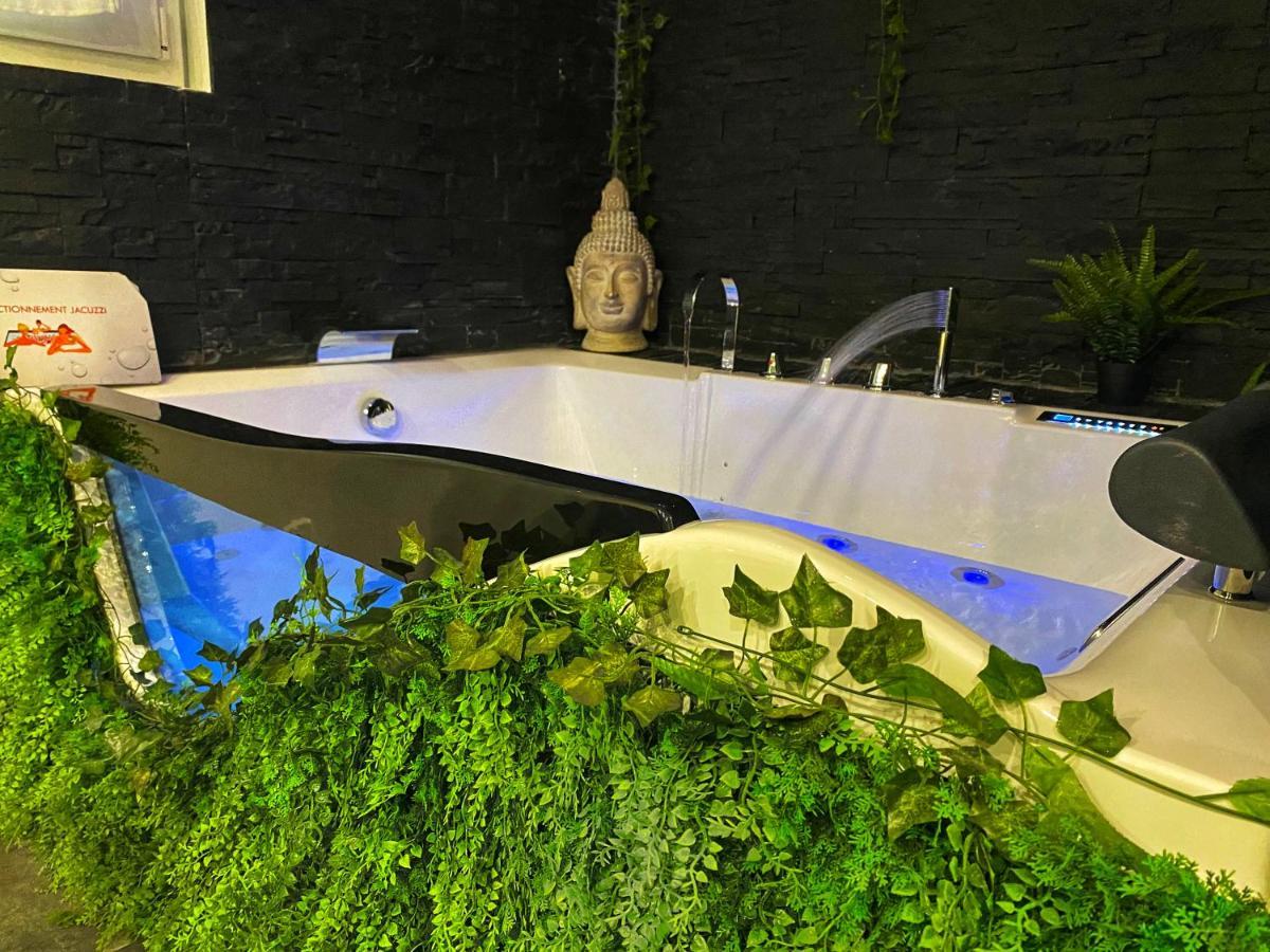 Suite Jacuzzi Privatif Plage Des Catalans Marseille Eksteriør billede
