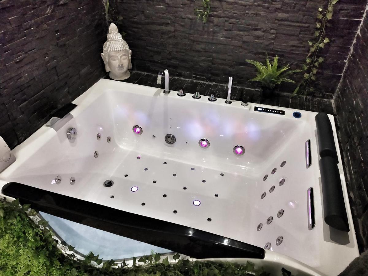 Suite Jacuzzi Privatif Plage Des Catalans Marseille Eksteriør billede