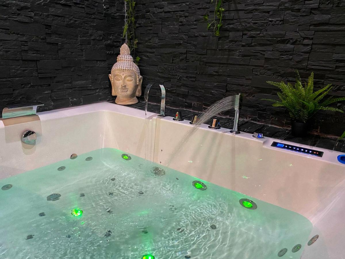 Suite Jacuzzi Privatif Plage Des Catalans Marseille Eksteriør billede
