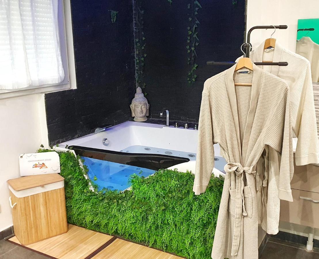 Suite Jacuzzi Privatif Plage Des Catalans Marseille Eksteriør billede