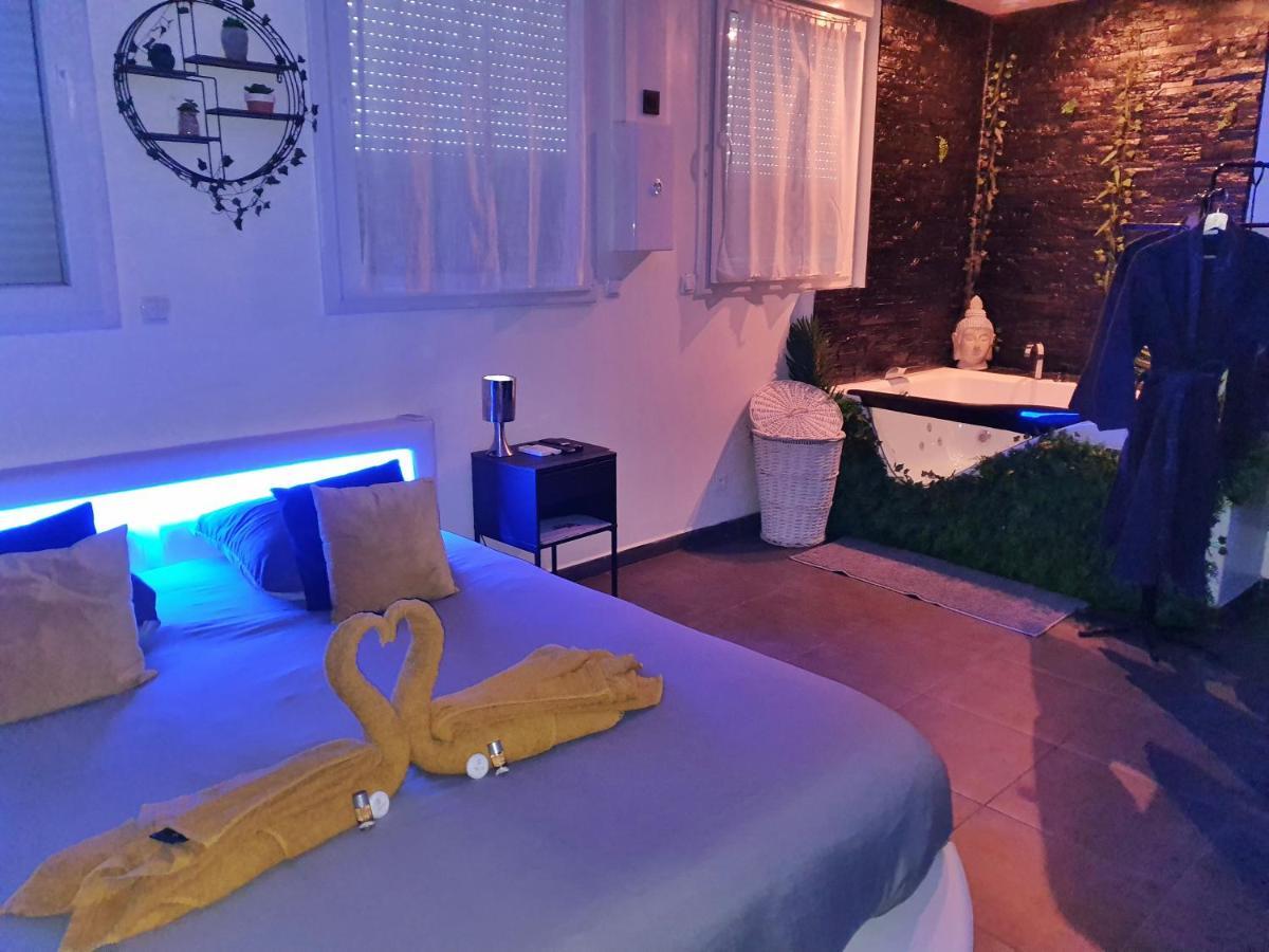 Suite Jacuzzi Privatif Plage Des Catalans Marseille Eksteriør billede
